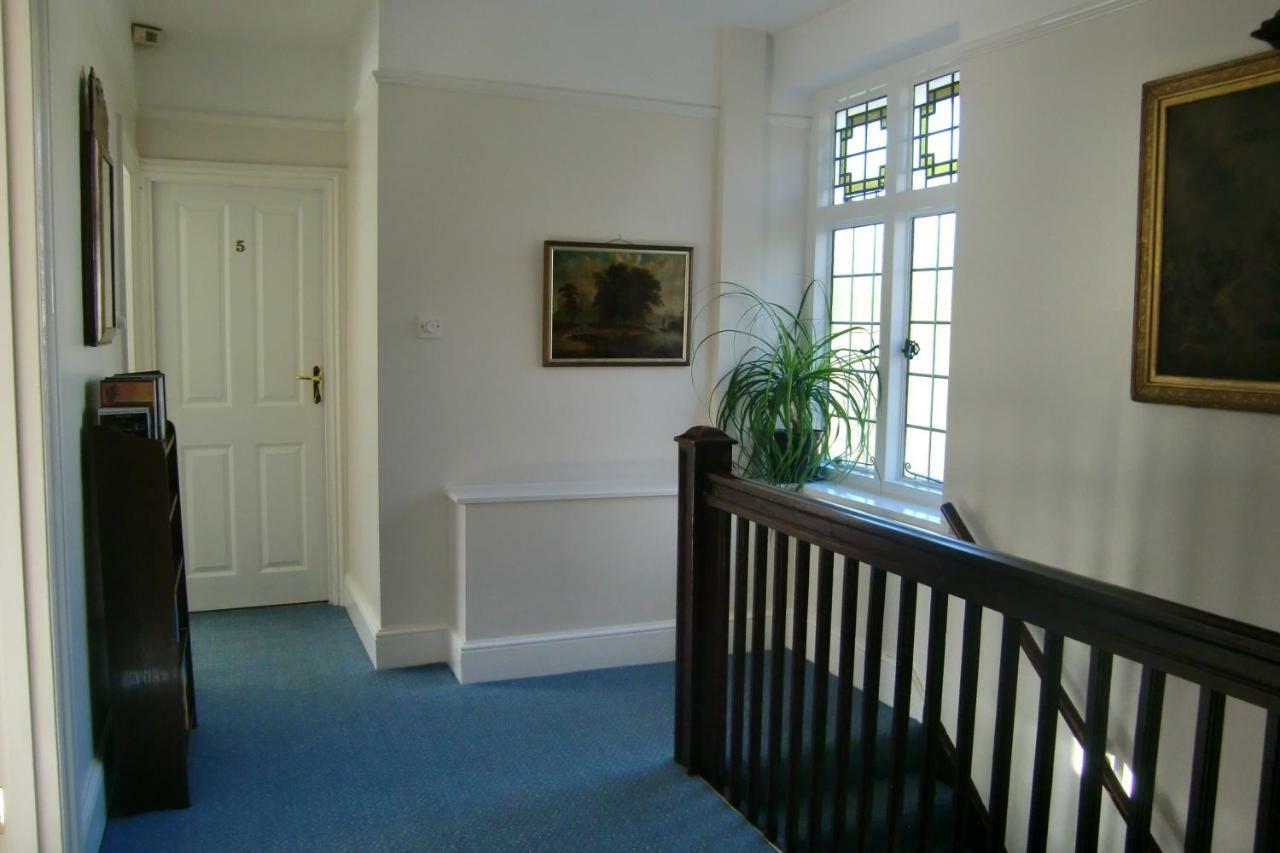 Hatsue Guest House Camberley Exterior foto