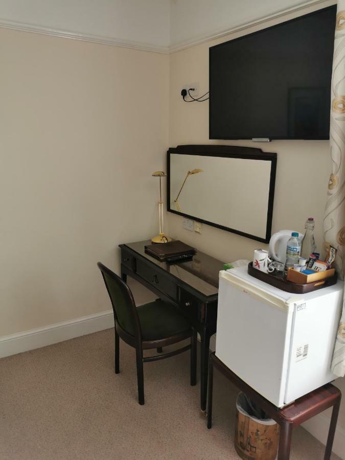 Hatsue Guest House Camberley Exterior foto